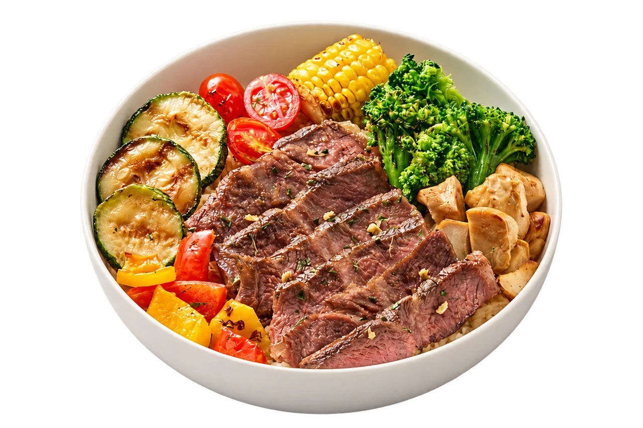 板腱牛排歐烤碗，板腱牛排搭配冷熱配菜與蘑菇洋蔥醬